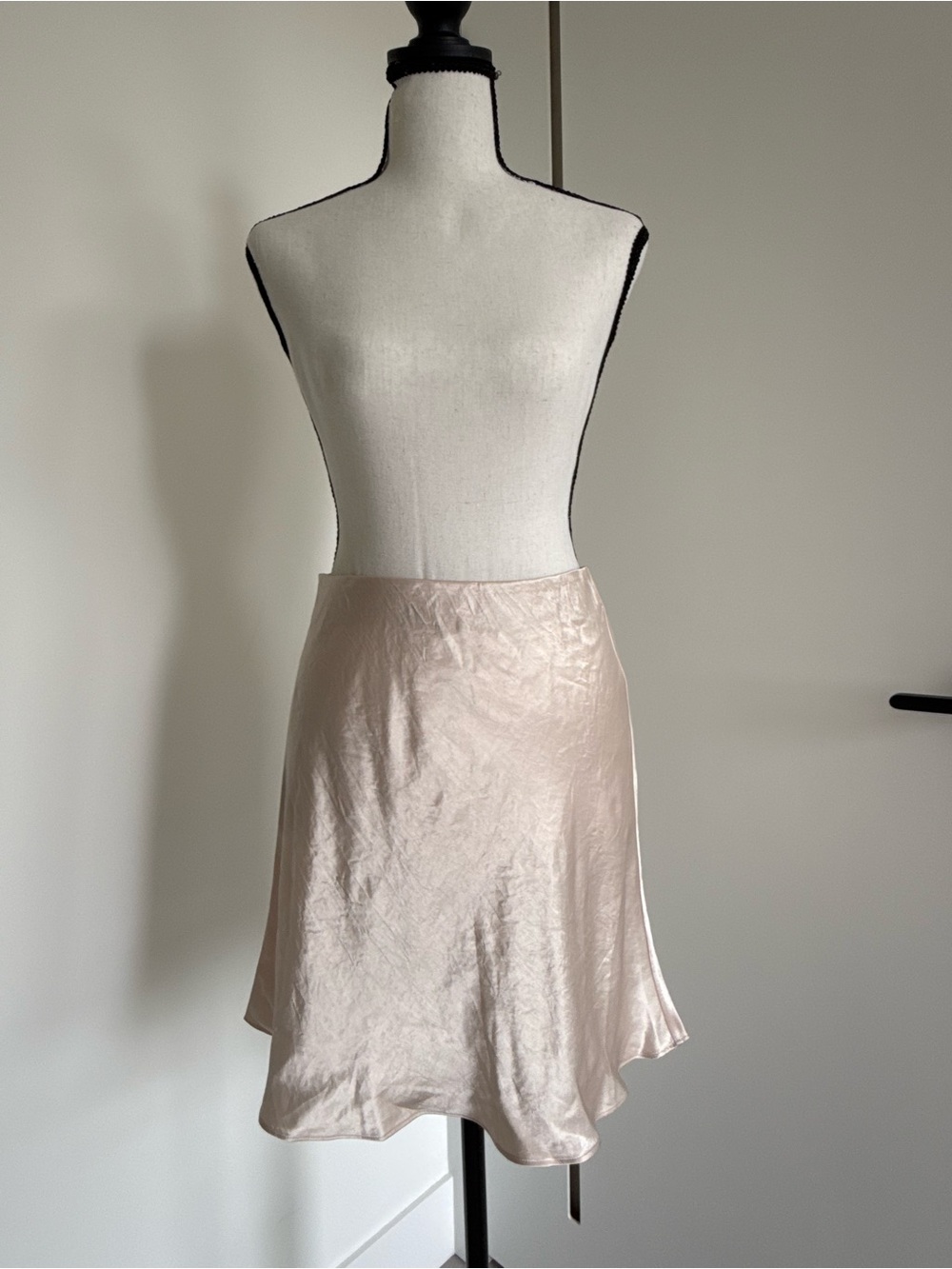 NWOT BABATON ARITZIA Satin Mini Skirt in Denude (Champagne/Cream) 6